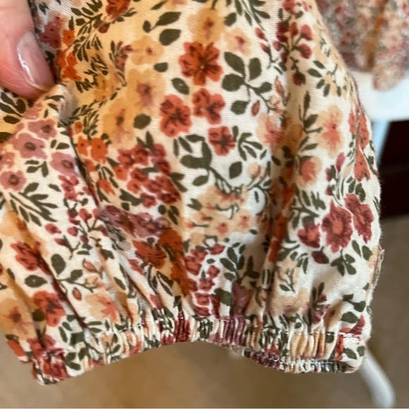 Roolee elastic waistband and wrist flowered blouse. - Picture 5 of 7